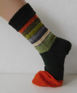 Handgestrickte Wollsocken Gr. 47 – Grün-Orange gestreift