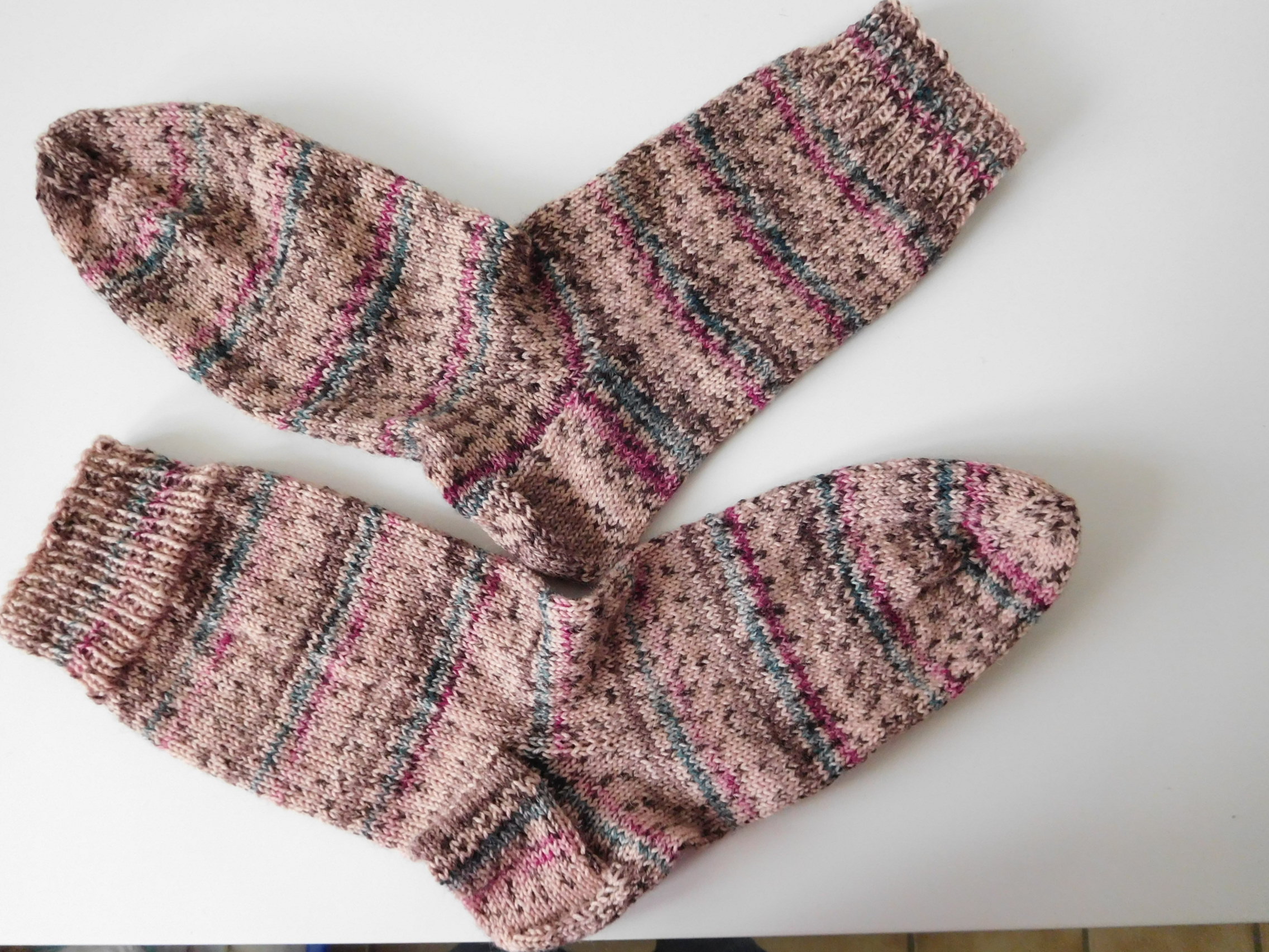 Handgestrickte Wollsocken Gr. 44 – Beige Braun gestreift – Bild 3