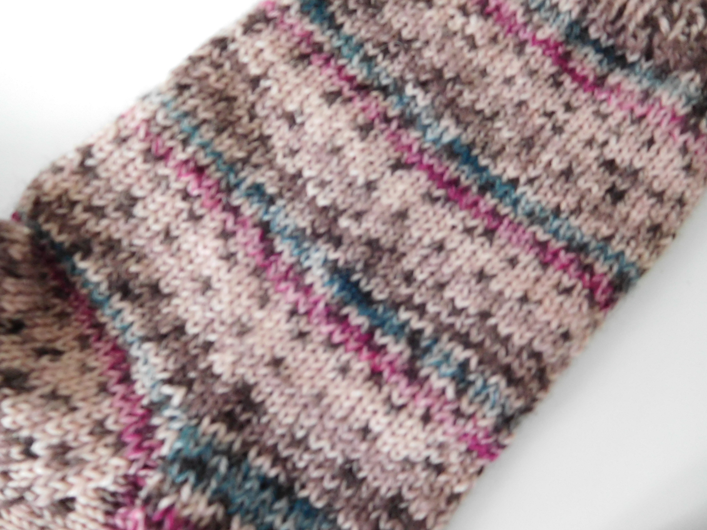 Handgestrickte Wollsocken Gr. 44 – Beige Braun gestreift – Bild 4