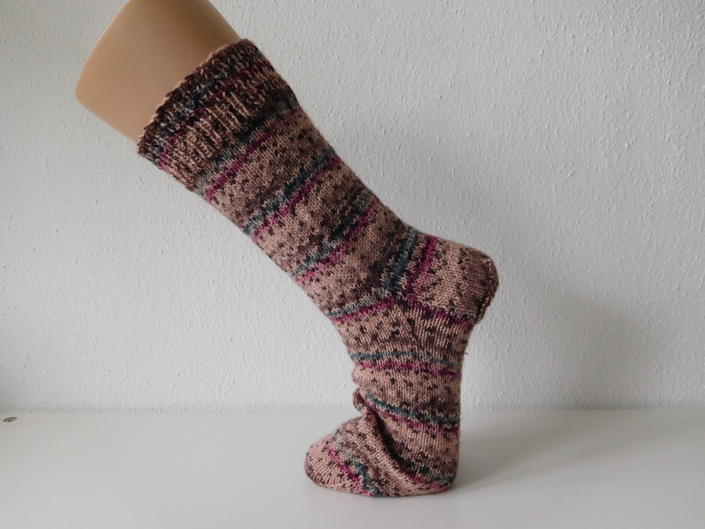 Handgestrickte Wollsocken Gr. 44 – Beige Braun gestreift