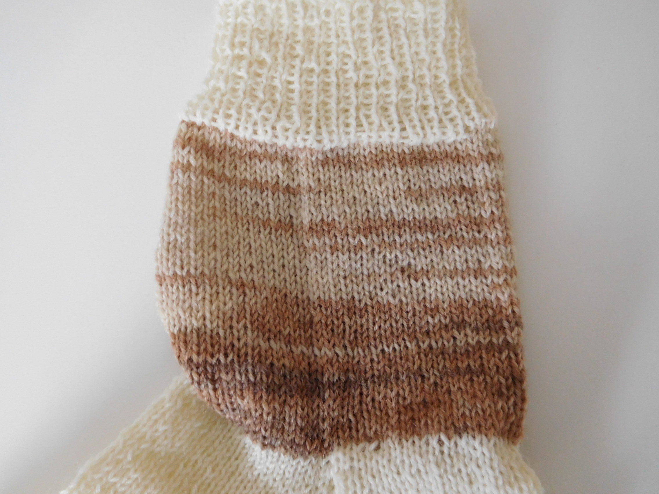 Handgestrickte Wollsocken Gr. 41 – Beige-Braun – Bild 5