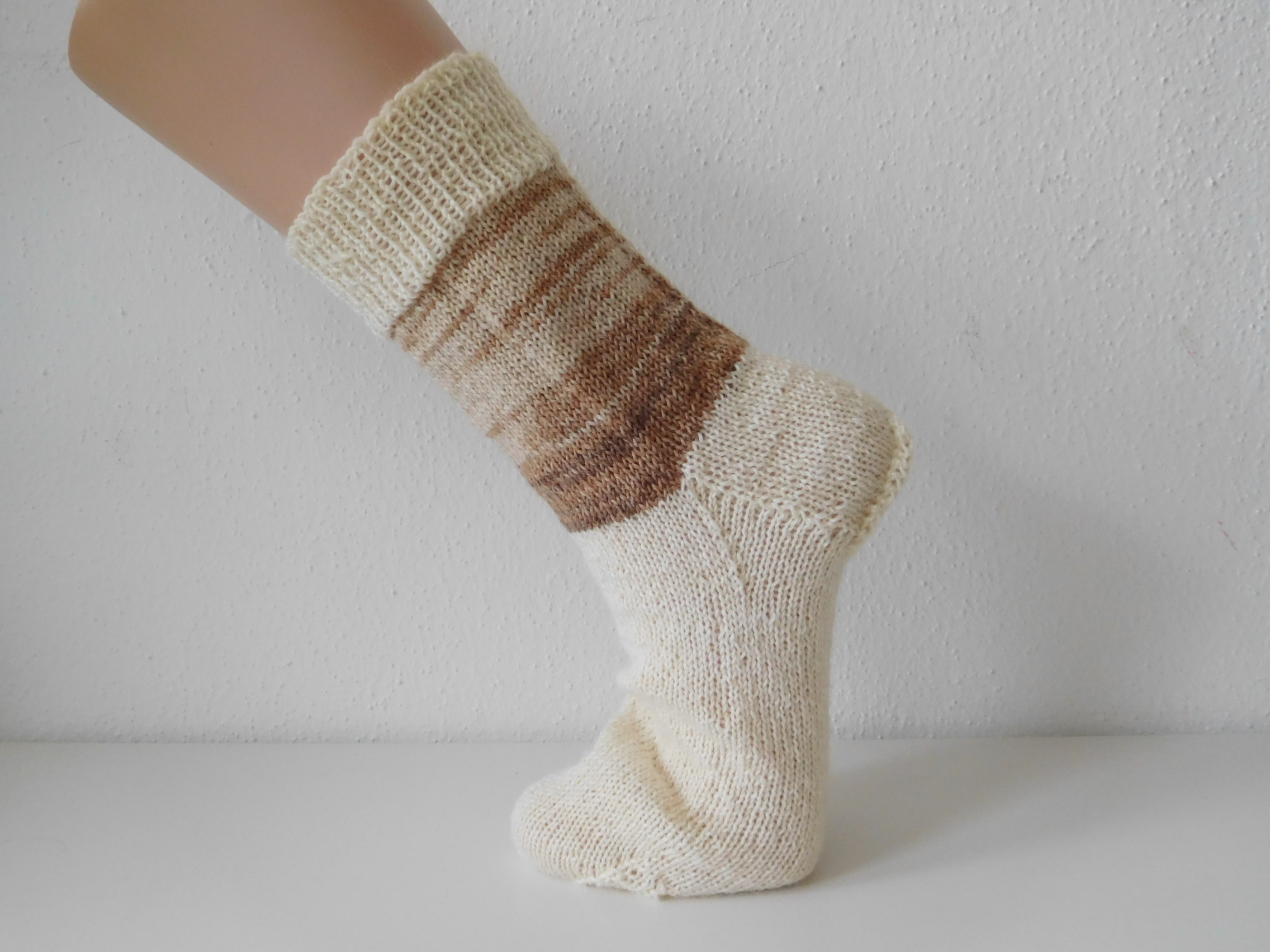 Handgestrickte Wollsocken Gr. 41 – Beige-Braun