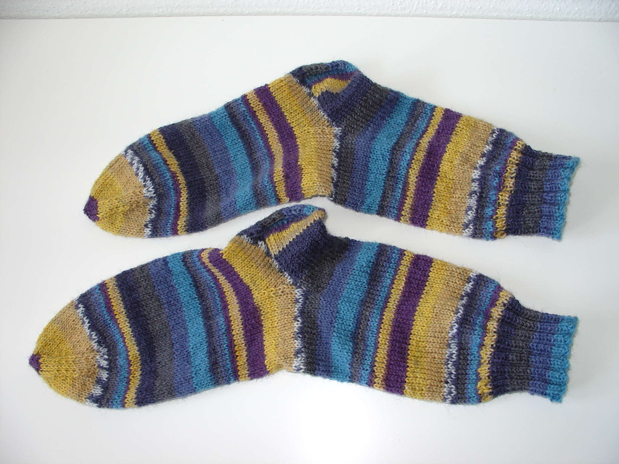 Handgestrickte Wollsocken Gr. 38 – Blau-Gelb gestreift – Bild 2