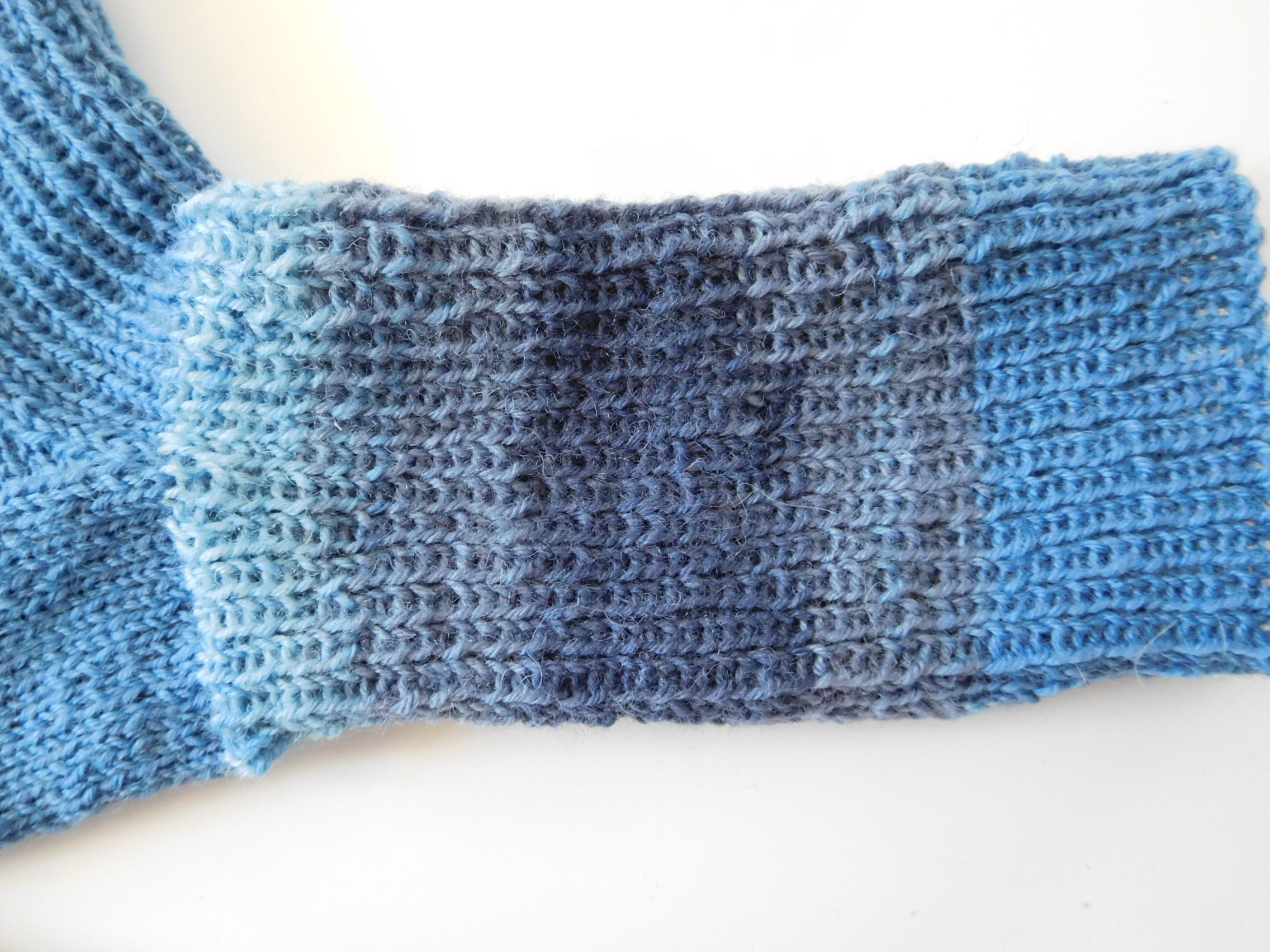 Handgestrickte Wollsocken Gr. 38 - blau mit Streifenmuster im Bein – Bild 6