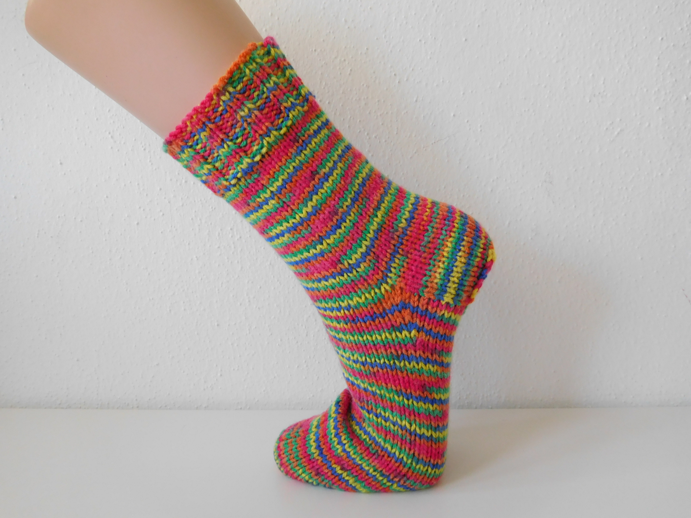 Handgestrickte Socken Gr. 37 – Bunt gestreift für Allergiker