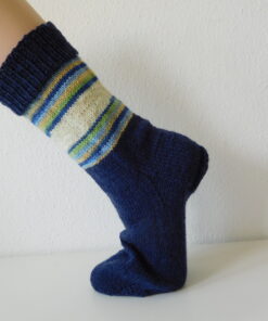 Handgestrickte Wollsocken Gr. 42 – Dunkelblau-gestreift-beige-grün