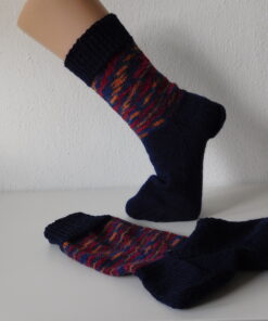 Alternative view of Handgestrickte Wollsocken Gr. 40 – Dunkelblau mit Streifenmuster im Bein