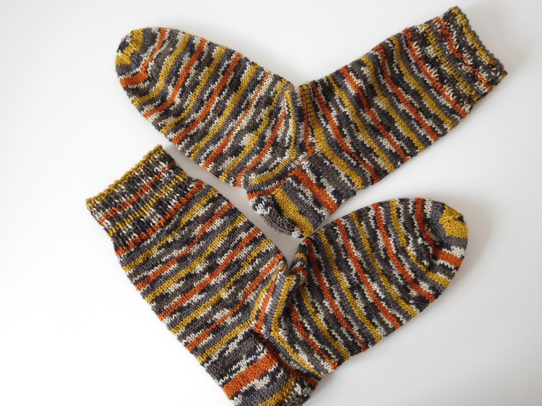Handgestrickte Wollsocken Gr. 36 - Grau Herbstfarben - Gewürzfarben gestreift – Bild 3