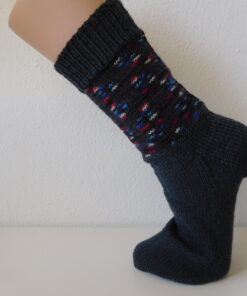 Handgestrickte Wollsocken Gr. 42 – Grau-mit-Muster-im-Bein (Kopie)