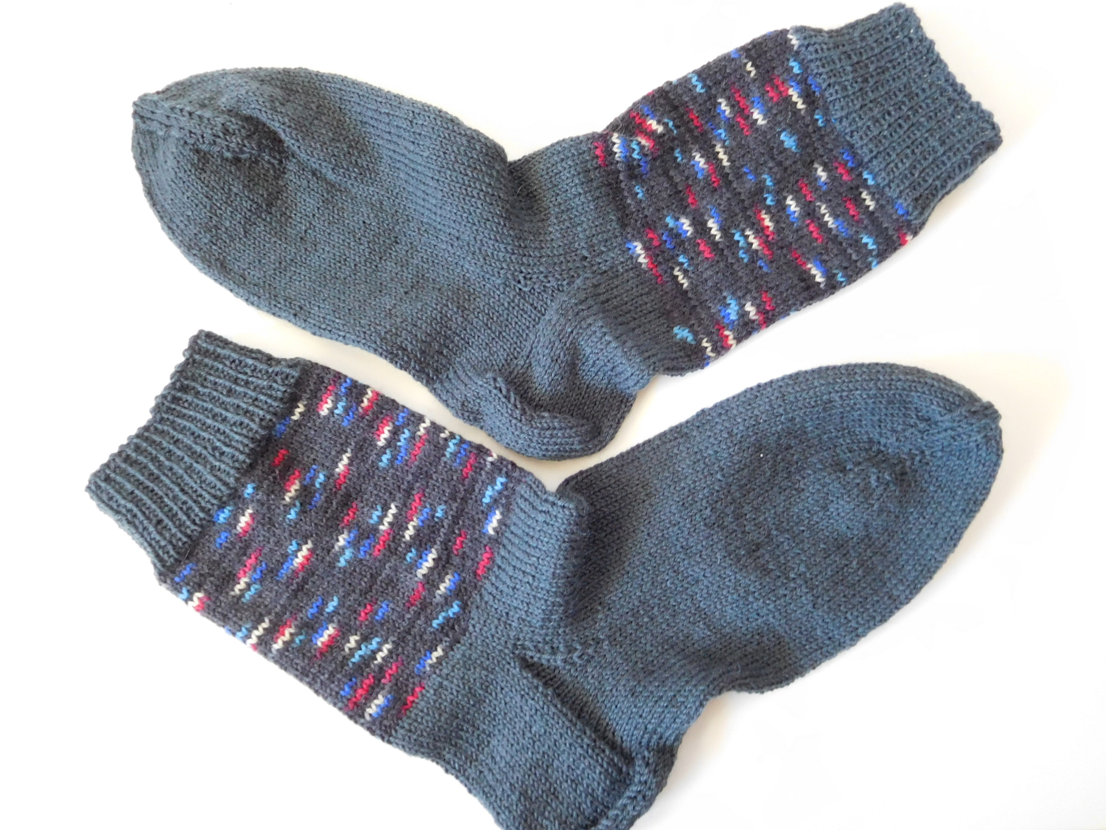 Handgestrickte Wollsocken Gr. 42 – Grau-mit-Muster-im-Bein (Kopie) – Bild 3