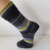 Handgestrickte Wollsocken Gr. 37 – Grau gestreift