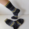 Handgestrickte Wollsocken Gr. 37 – Grau gestreift – Bild 2