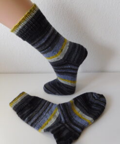 Alternative view of Handgestrickte Wollsocken Gr. 37 – Grau gestreift