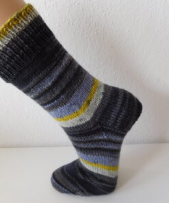 Handgestrickte Wollsocken Gr. 37 – Grau gestreift