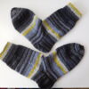 Handgestrickte Wollsocken Gr. 37 – Grau gestreift – Bild 3