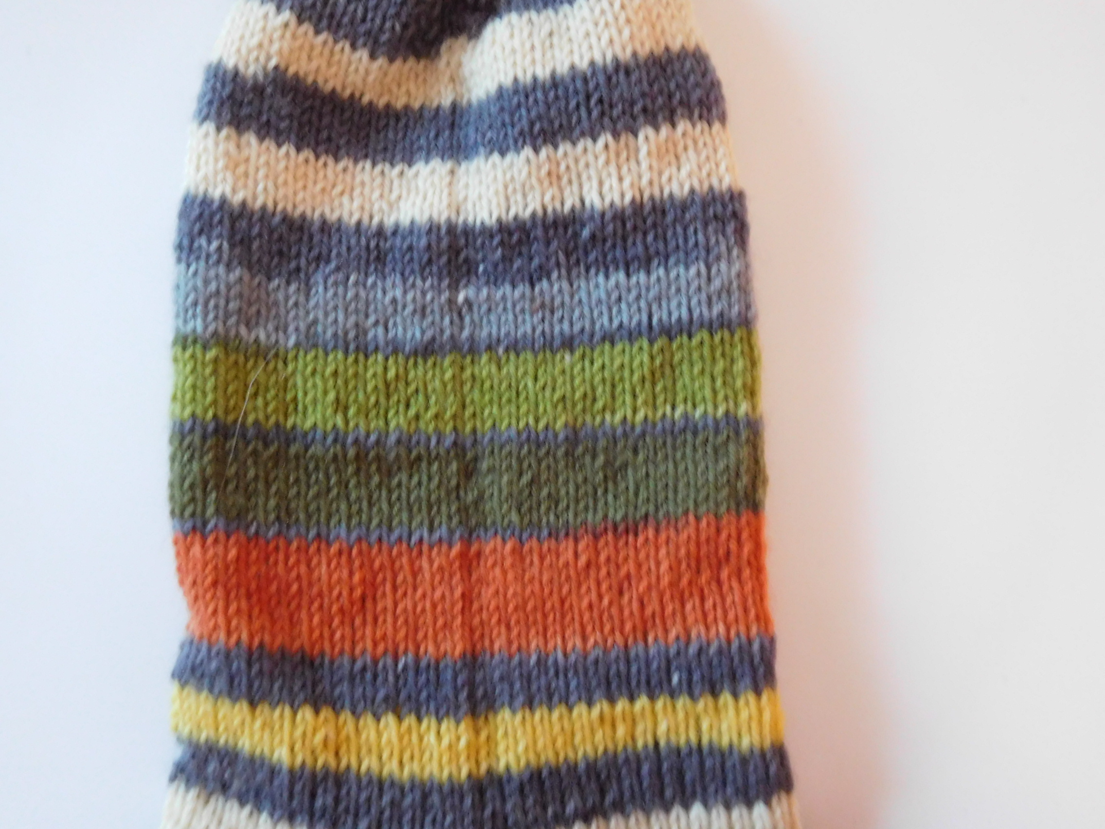 Handgestrickte Wollsocken Gr. 45 - Grau-Grün-Bunt-gestreift – Bild 4