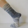 Handgestrickte Wollsocken Gr. 46 – Grau-im-Farbverlauf
