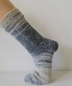 Handgestrickte Wollsocken Gr. 46 – Grau-im-Farbverlauf
