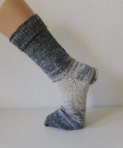 Alternative view of Handgestrickte Wollsocken Gr. 46 – Grau-im-Farbverlauf