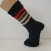 Handgestrickte Wollsocken Gr. 44 – Grau mit Streifenmuster im Bein
