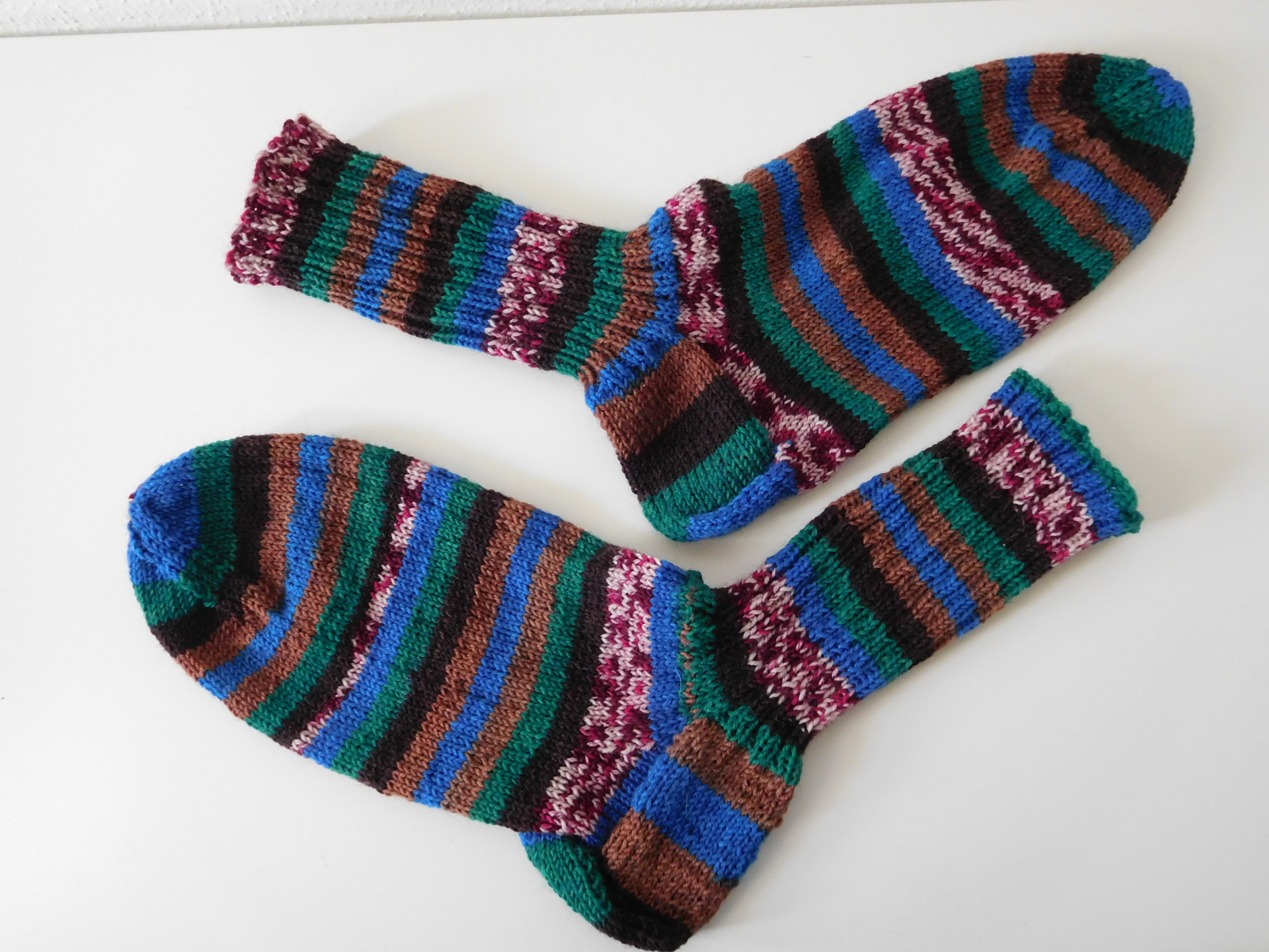 Handgestrickte Wollsocken Gr. 44-grün-blau-braun-gestreift-Handwerker – Bild 3