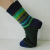 Handgestrickte Wollsocken Gr. 43 – Grün-Blau-mit Steifenmuster im Bein