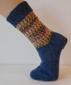Handgestrickte Wollsocken Gr. 40 – Jeansblau mit Steifenmuster im Bein Beige Grün