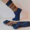 Handgestrickte Wollsocken Gr. 40 – Jeansblau mit Steifenmuster im Bein Beige Grün – Bild 2
