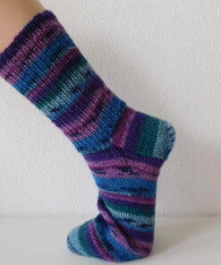 Handgestrickte Wollsocken Gr. 45 - Lila Blau Gr&uuml;n gestreift
