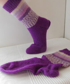 Alternative view of Handgestrickte Wollsocken Gr. 40 – Lila mit Streifenmuster im Bein
