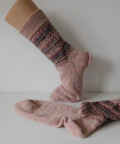 Alternative view of Handgestrickte Wollsocken Gr. 46 – Rose-Beige-mit Steifenmuster im Bein