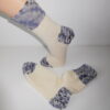 Handgestrickte Wollsocken Gr. 39 - Wollweiß im Clowndesign lila gestreift – Bild 2